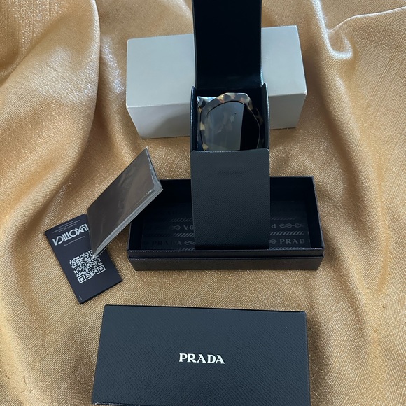 Leopard print Prada sunglasses - Picture 3 of 7